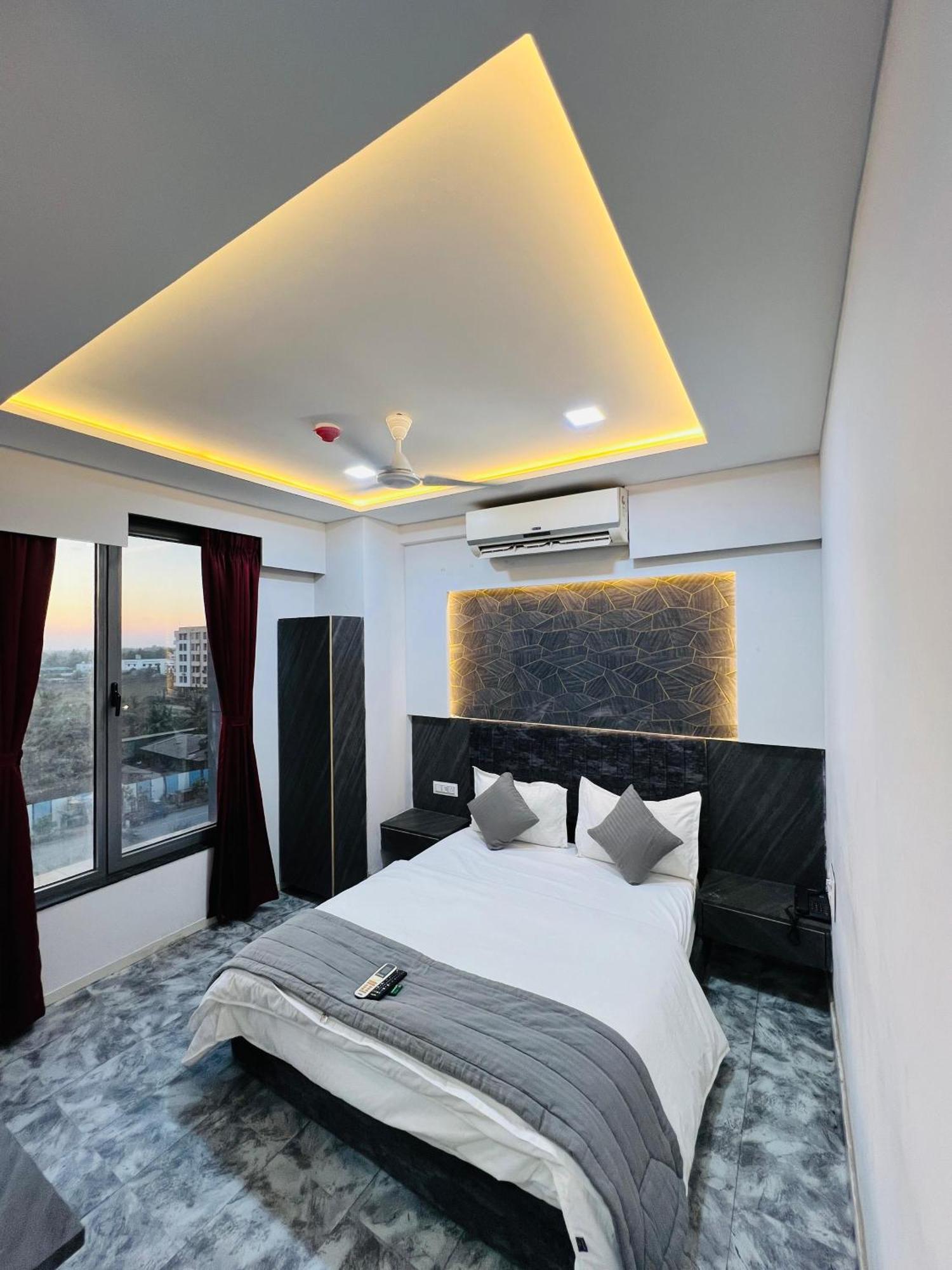 Hotel Star Galaxy Surat Exterior photo