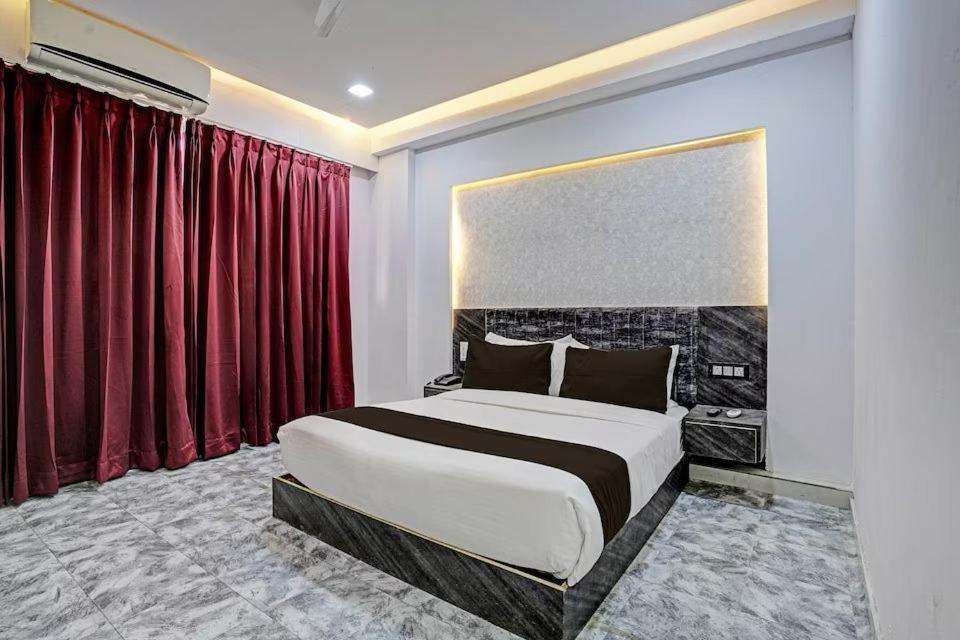 Hotel Star Galaxy Surat Exterior photo
