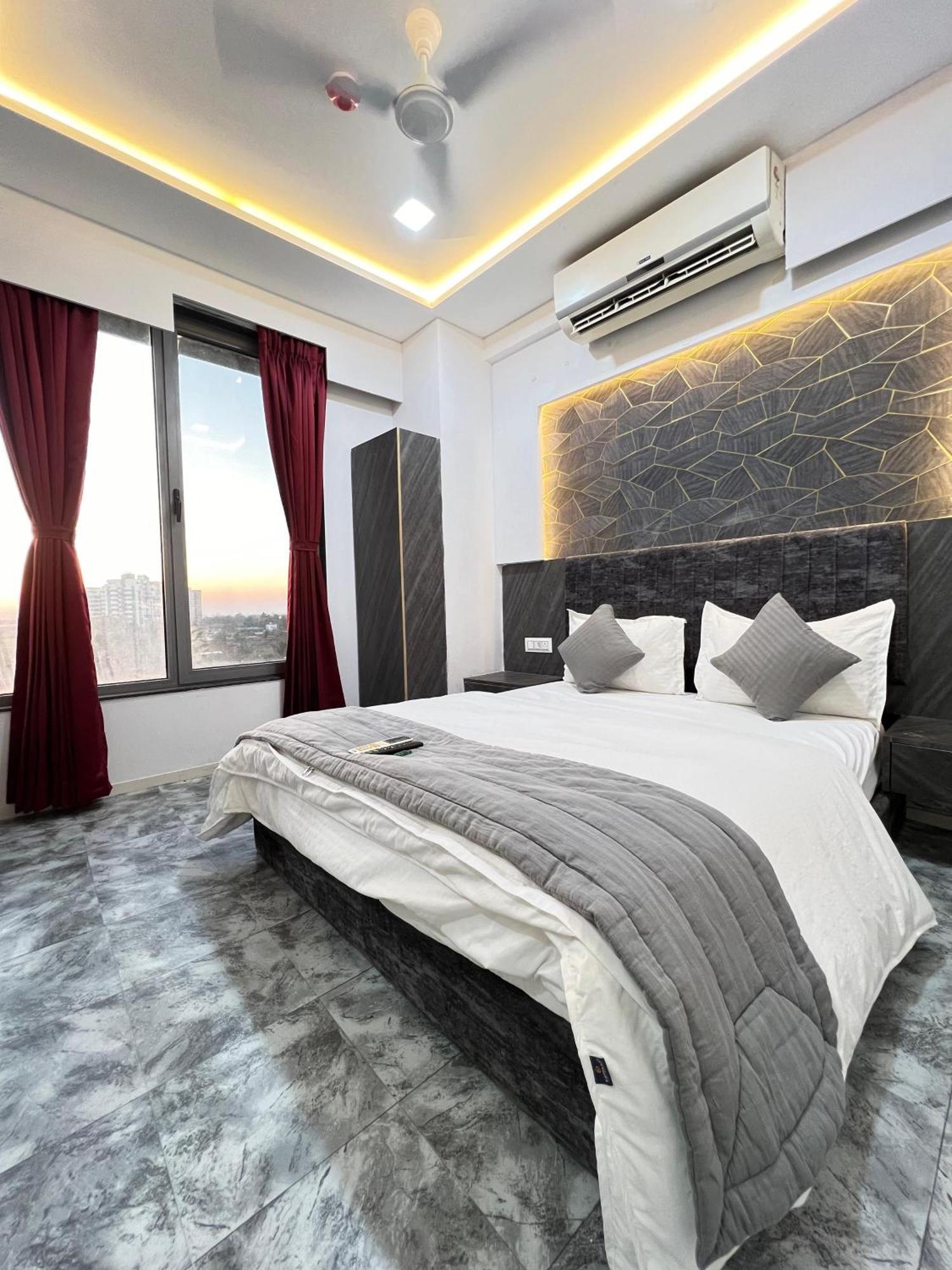 Hotel Star Galaxy Surat Exterior photo